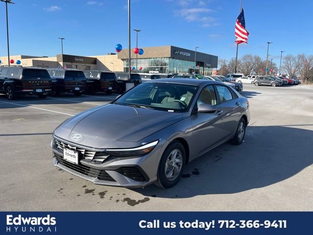 New 2025 Hyundai Elantra SE image 1