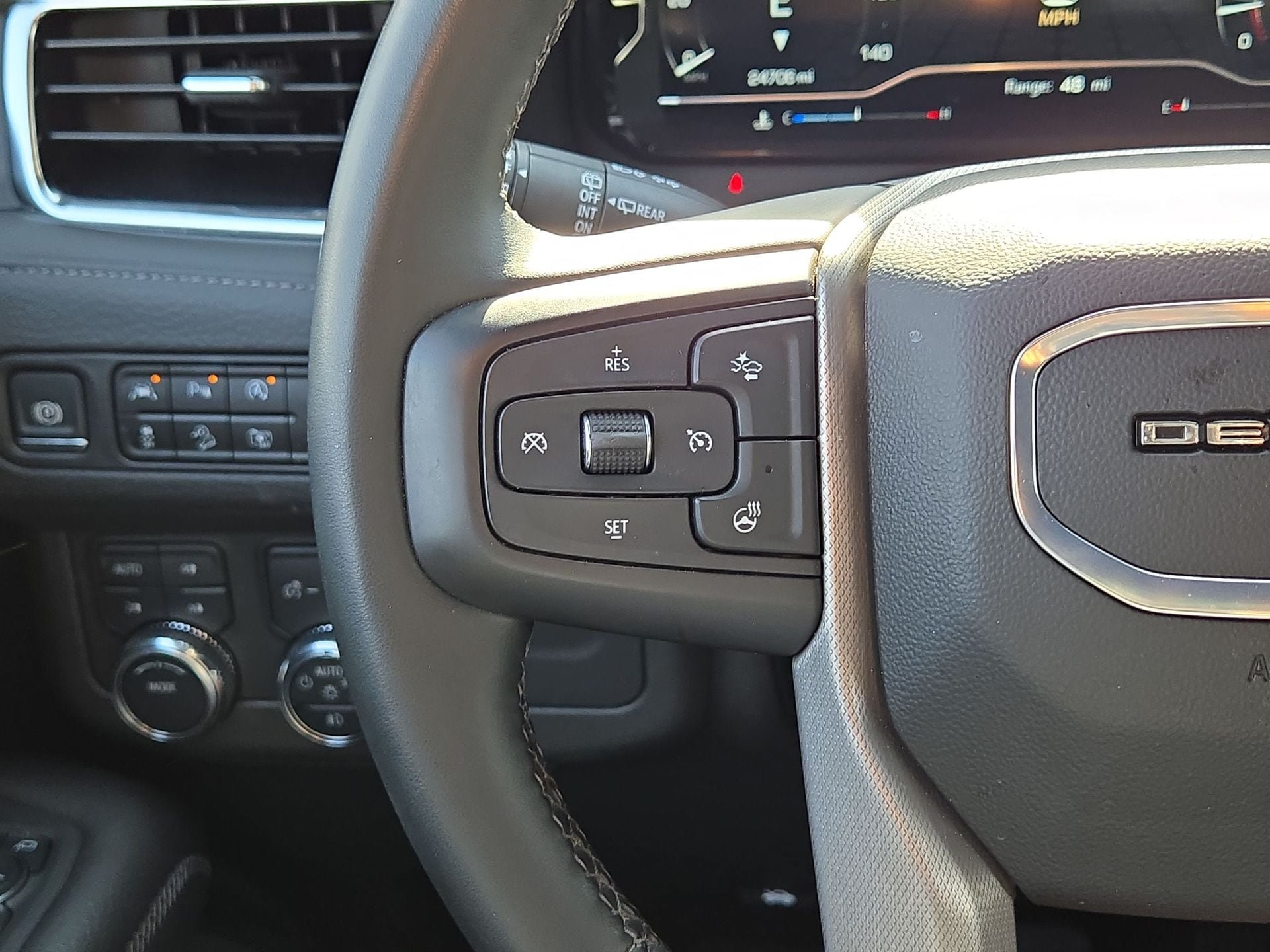 Used 2024 GMC Yukon XL Denali AWD/4WD image 21
