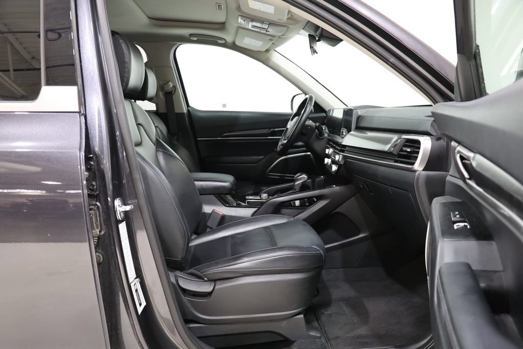 Used 2025 Kia Telluride S AWD/4WD image 39