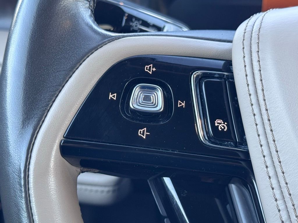 Used 2023 Lincoln Aviator Reserve w/ Equipment Group 201A image 8