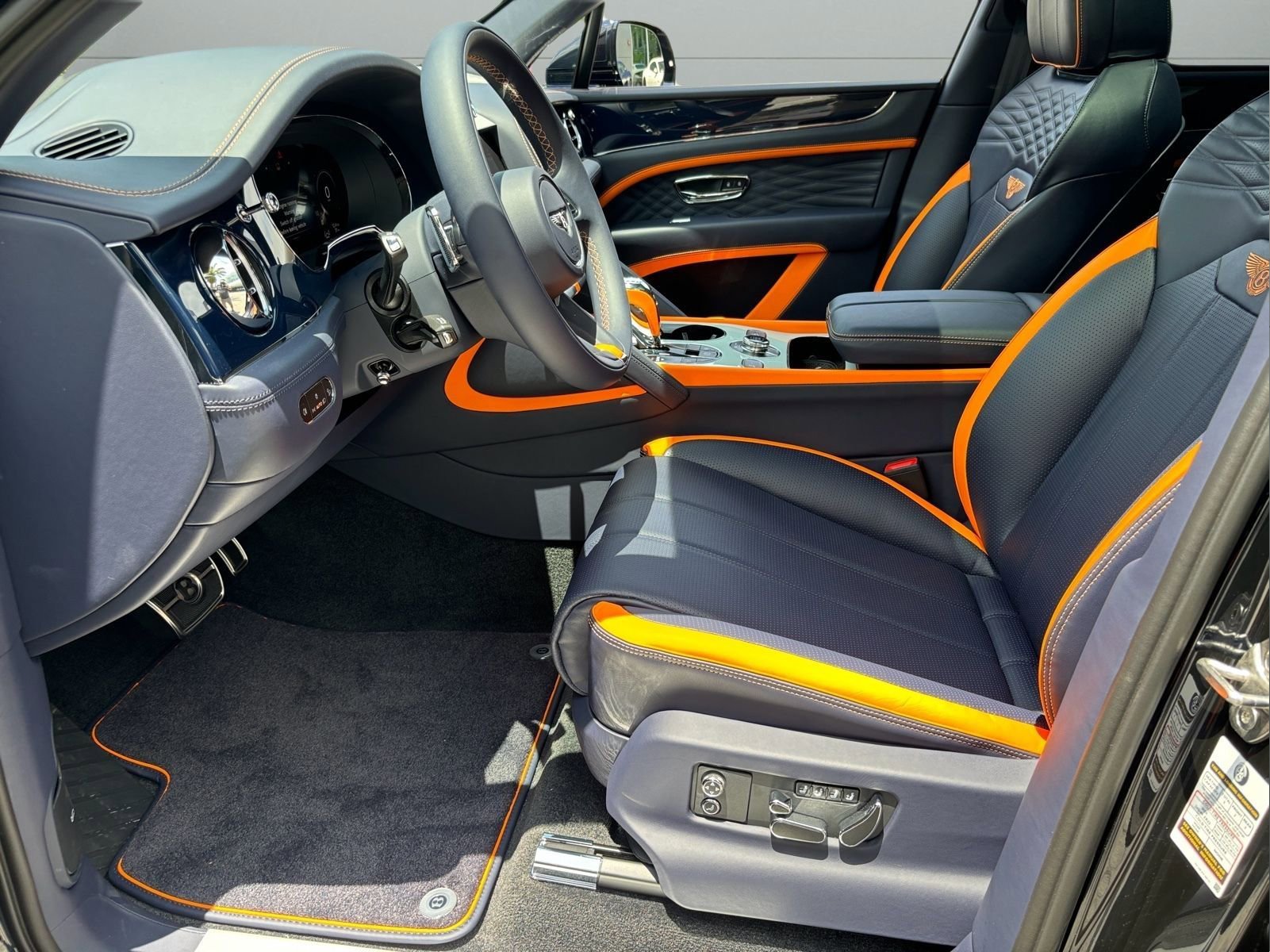 Used 2024 Bentley Bentayga image 24