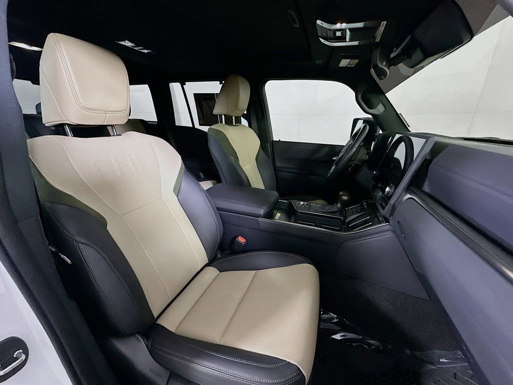 Used 2024 Lexus GX 550 image 12