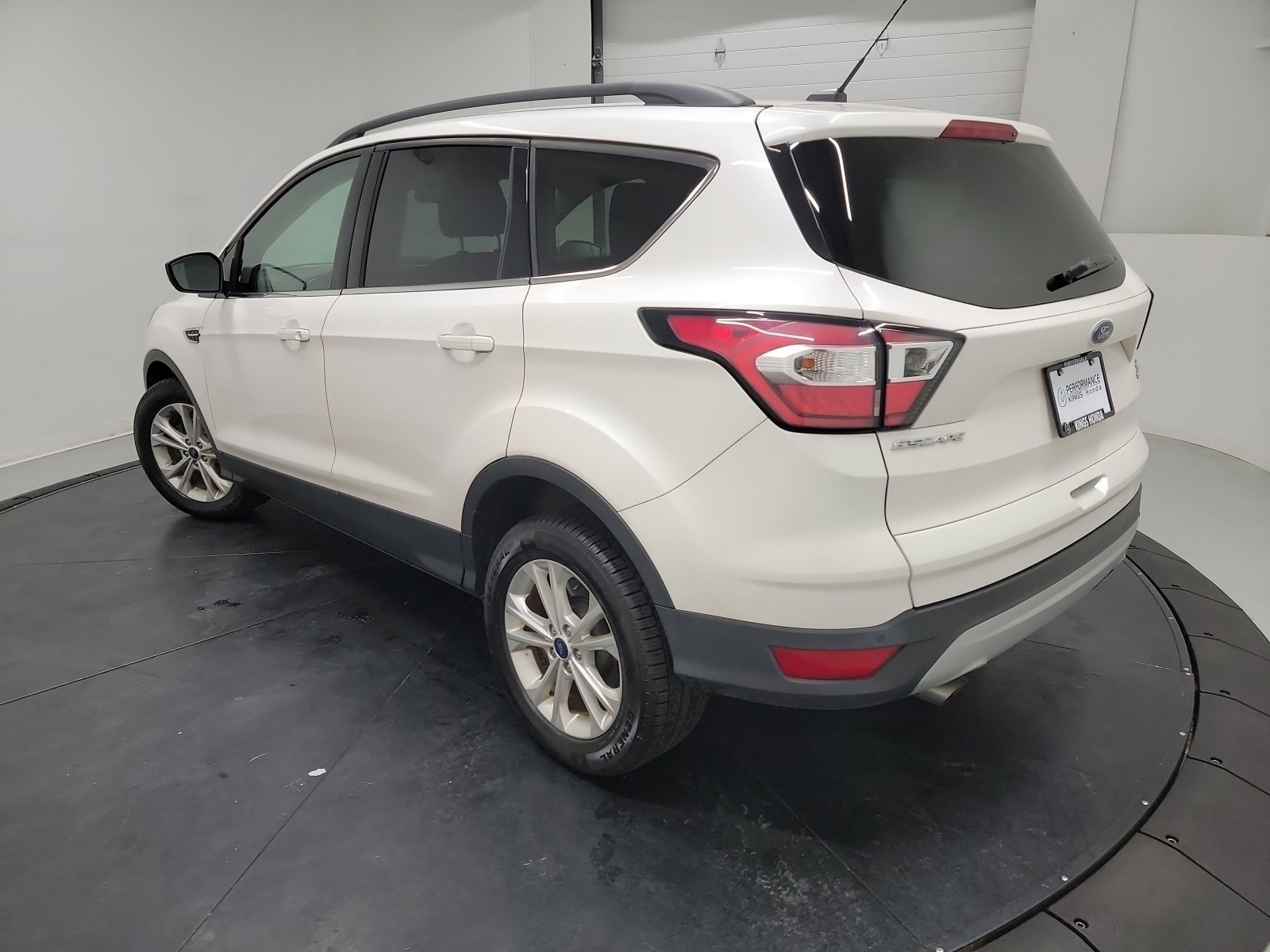 Used 2017 Ford Escape SE w/ Equipment Group 201A image 6
