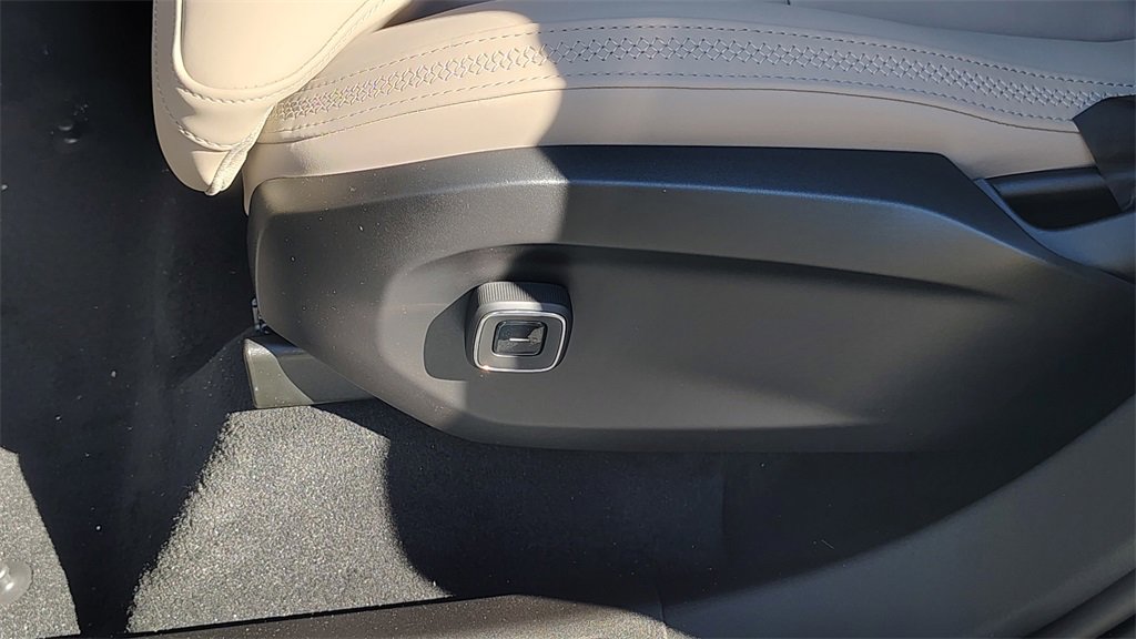 New 2025 Volvo EX90 Plus image 11