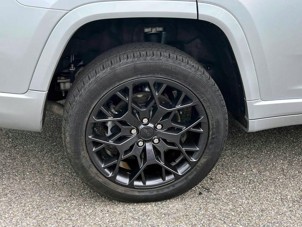 Certified 2025 Jeep Grand Cherokee L Summit AWD/4WD image 12