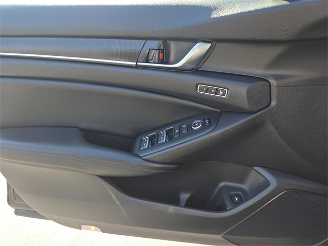 Used 2018 Honda Accord Touring image 15