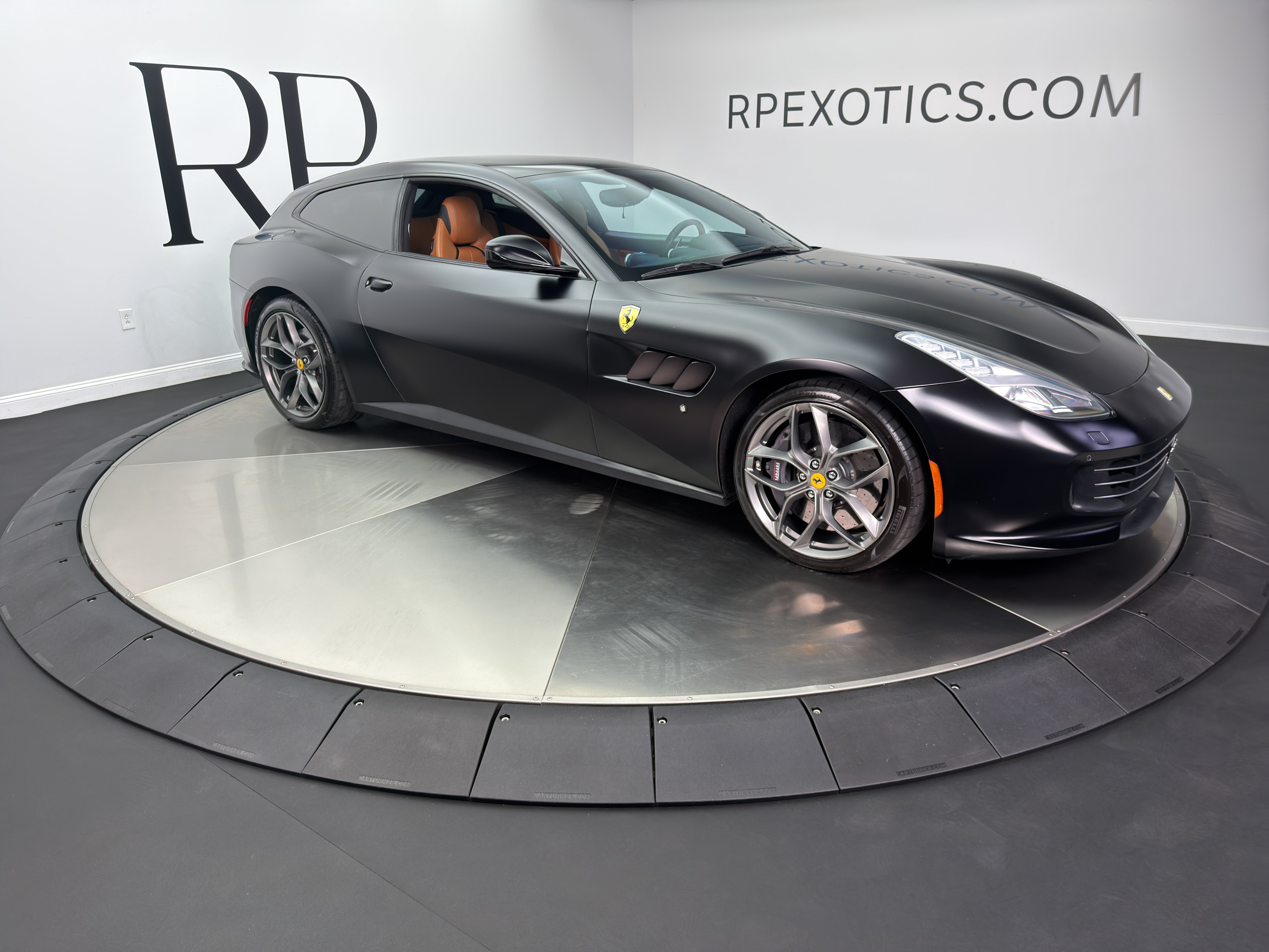 Used 2018 Ferrari GTC4Lusso T RWD image 11