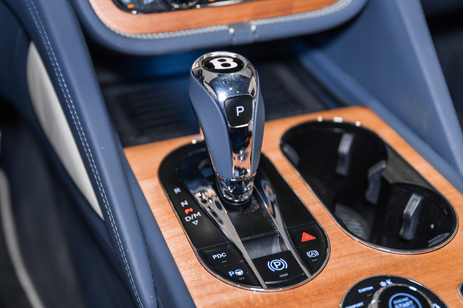 Used 2023 Bentley Bentayga image 44