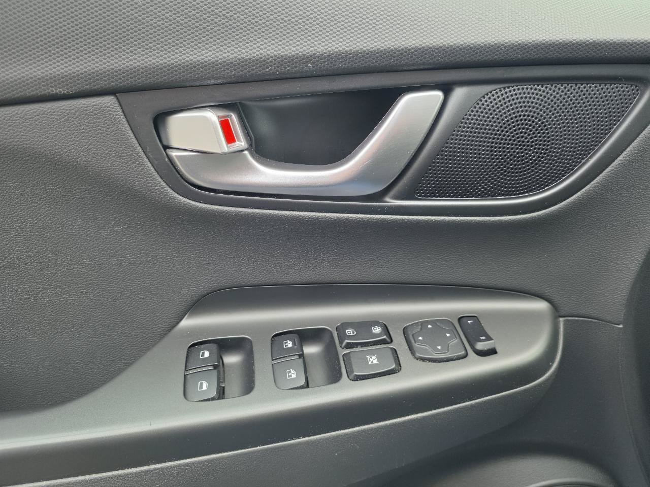 Used 2022 Hyundai Kona Limited FWD image 25