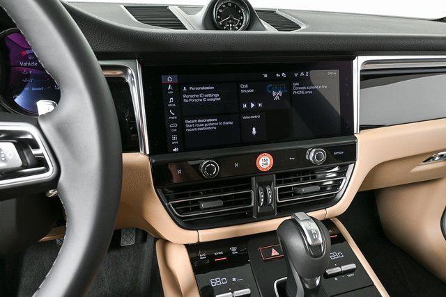 Certified 2026 Porsche Macan image 12