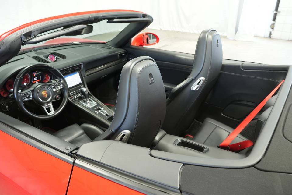 Used 2019 Porsche 911 Turbo image 45