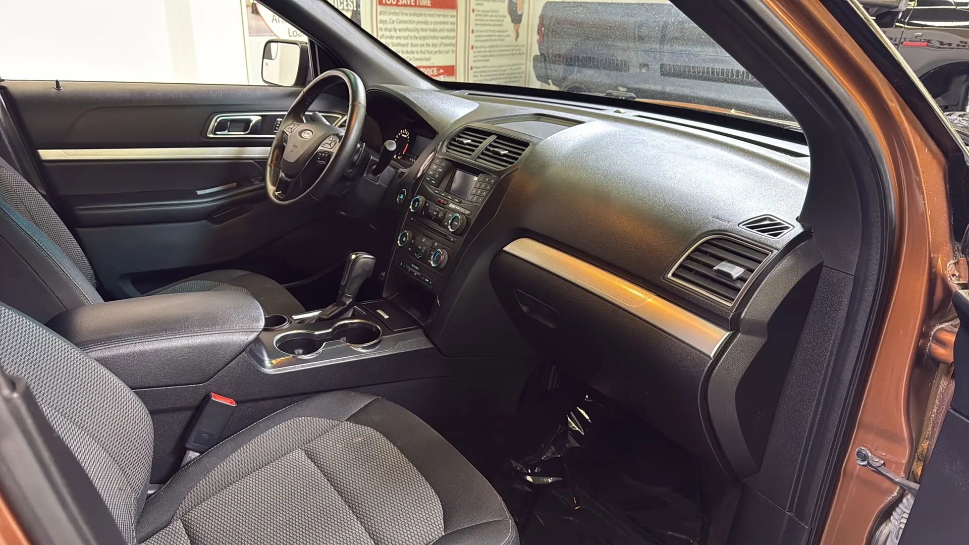 Used 2017 Ford Explorer XLT FWD image 13