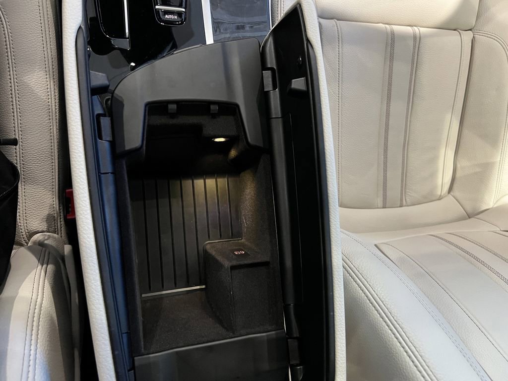 Used 2023 BMW M550i xDrive w/ Dynamic Handling Package image 24