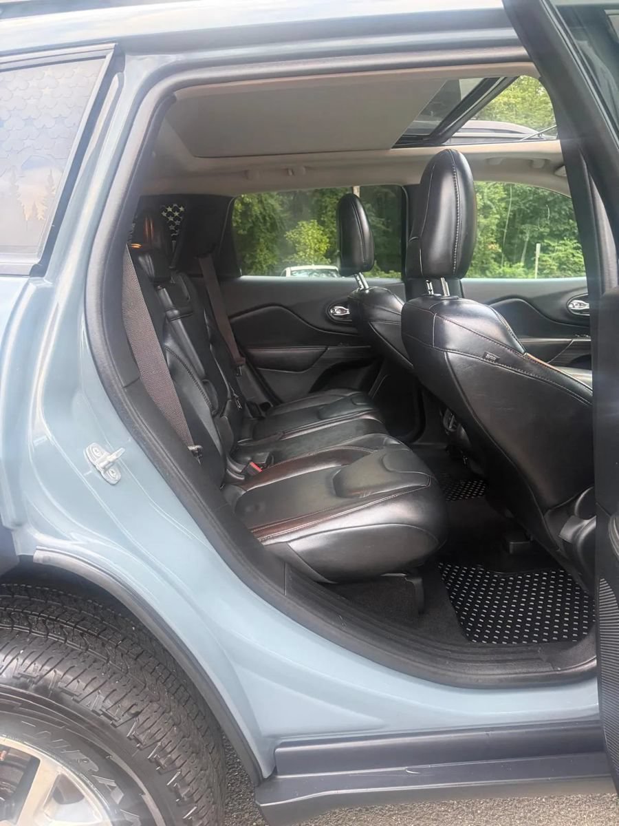 Used 2014 Jeep Cherokee Trailhawk w/ Comfort/Convenience Group AWD/4WD image 19