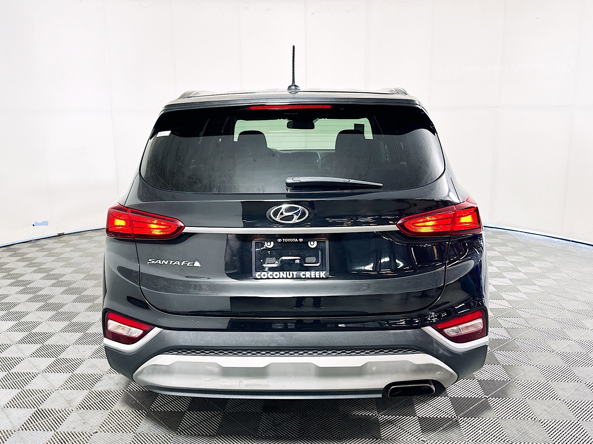Used 2020 Hyundai Santa Fe SE FWD image 4