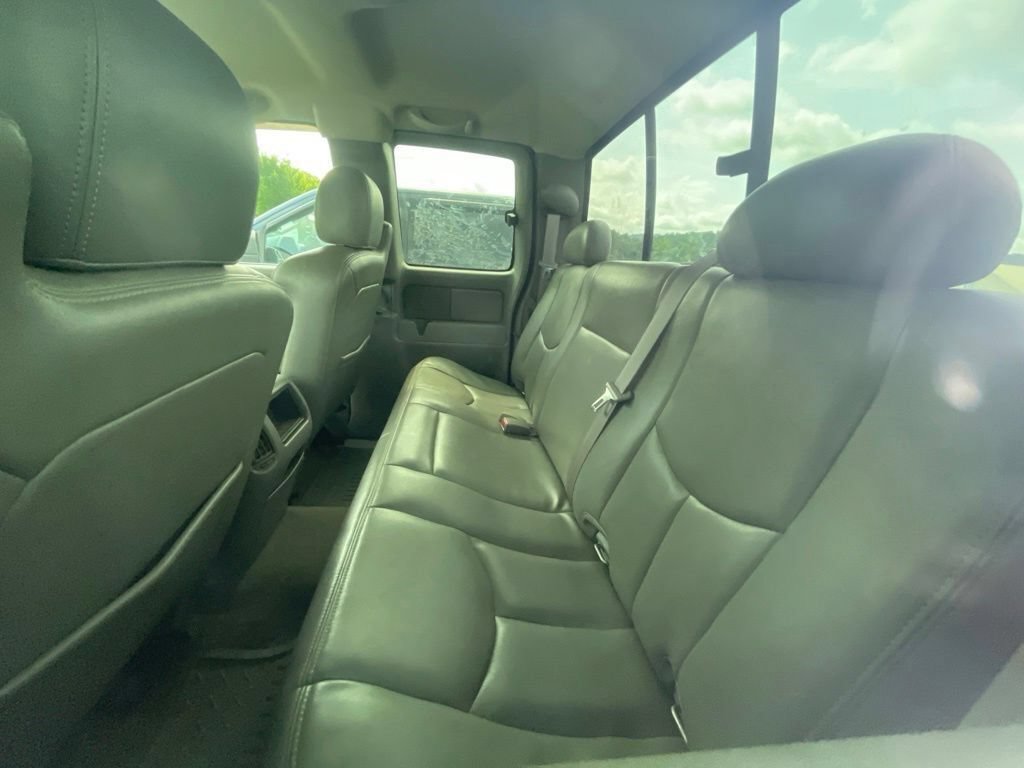 Used 2007 GMC Sierra 3500 SLT w/ Heavy-Duty Power Package AWD/4WD image 19