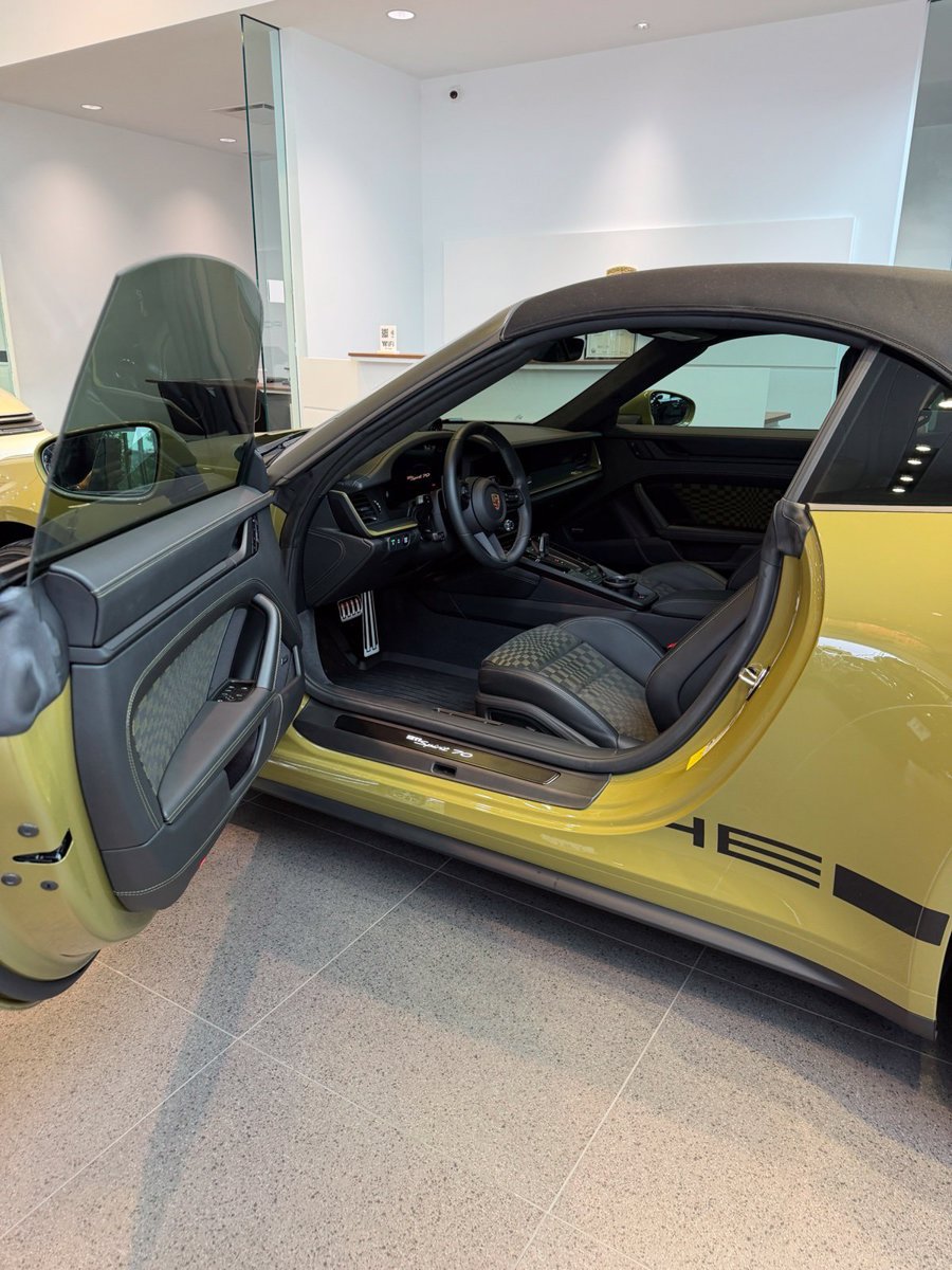 Used 2026 Porsche 911 Carrera 4 GTS AWD/4WD image 5