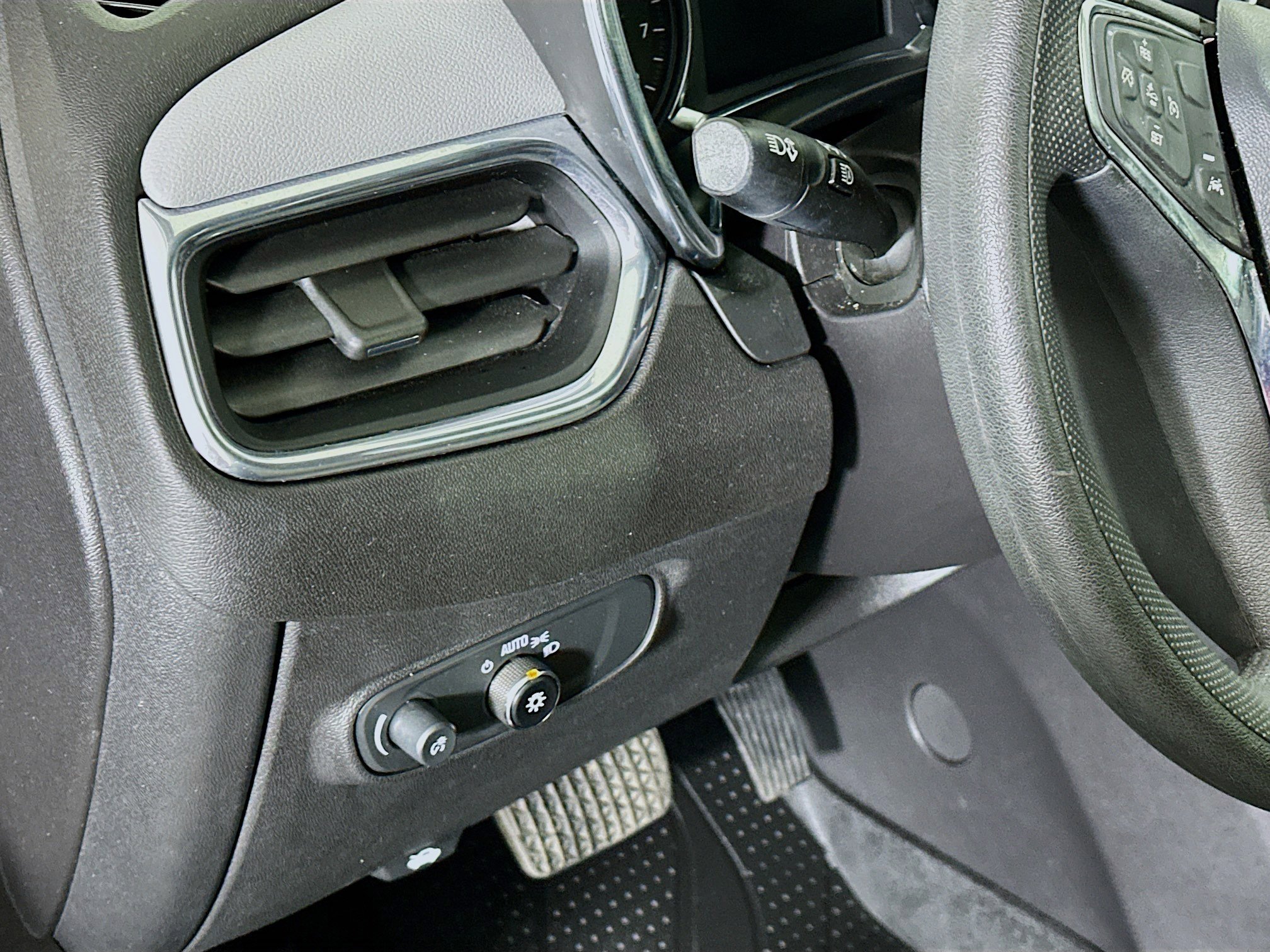 Used 2024 Chevrolet Equinox LS w/ LS Convenience Package image 16