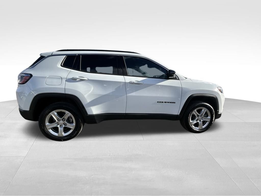 Used 2023 Jeep Compass Latitude image 17