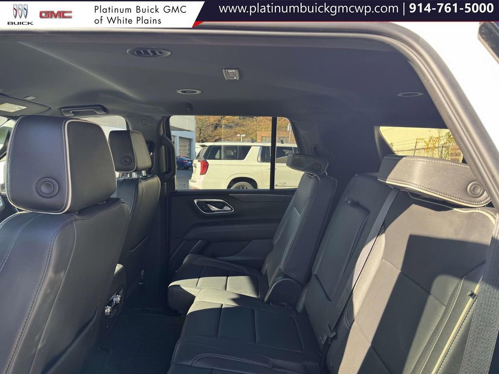 Used 2023 GMC Yukon SLT w/ SLT Luxury Package image 12