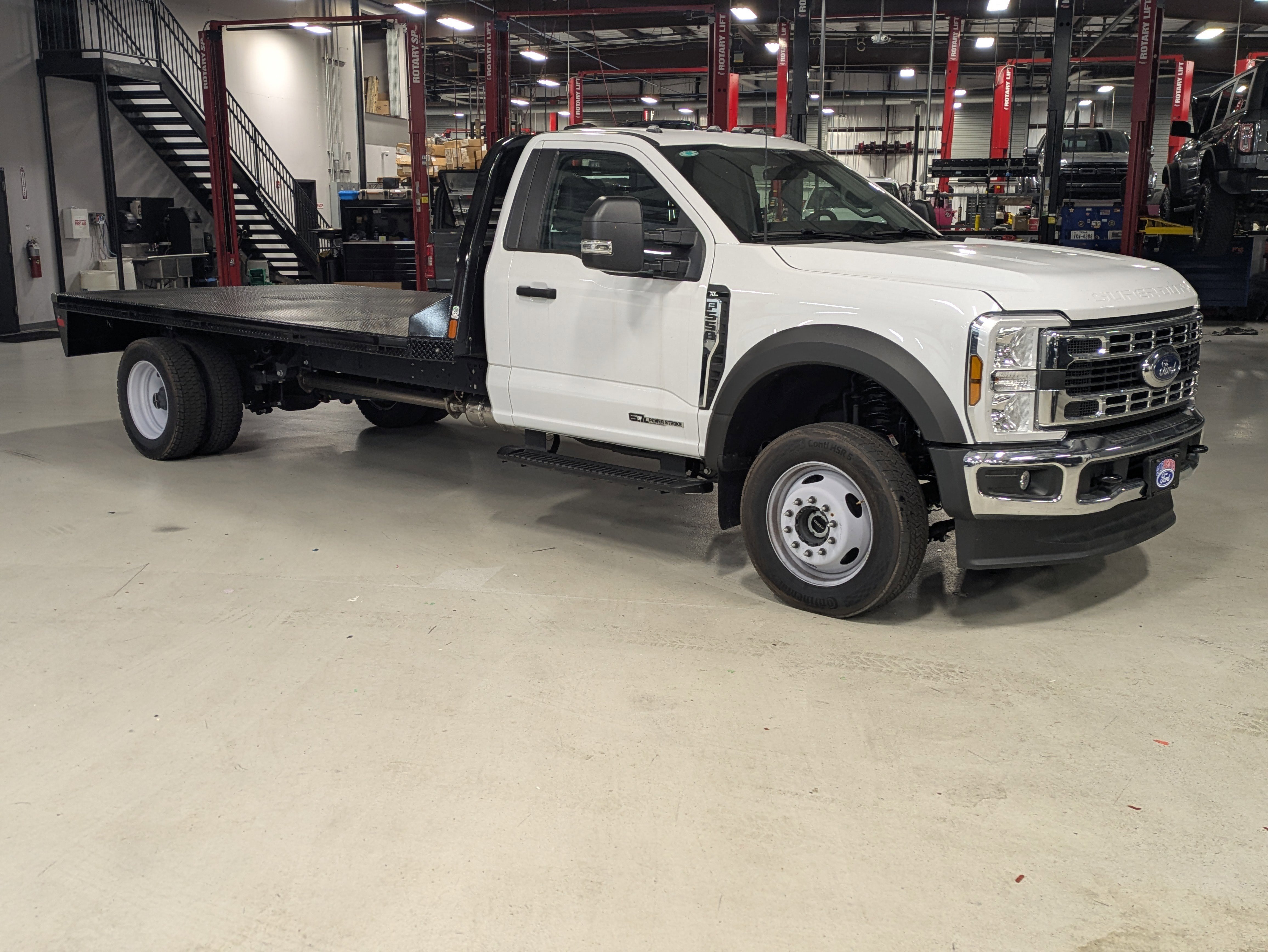New 2025 Ford F550 4x4 Regular Cab Super Duty image 3
