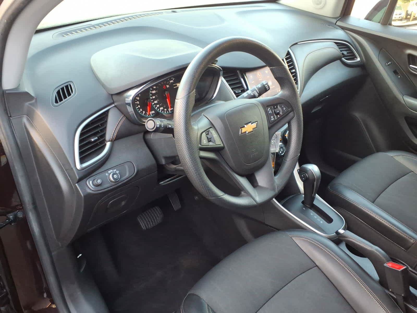 Used 2021 Chevrolet Trax LT AWD/4WD image 14
