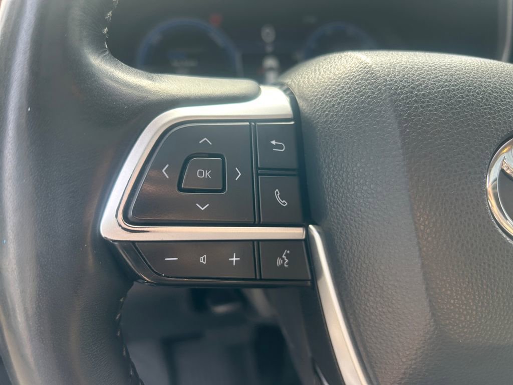 Used 2023 Toyota Highlander Limited image 17