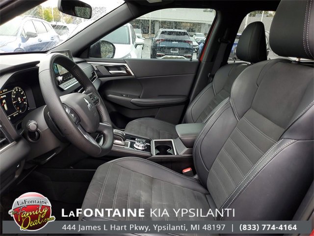 Used 2024 Mitsubishi Outlander SE Black Edition image 12