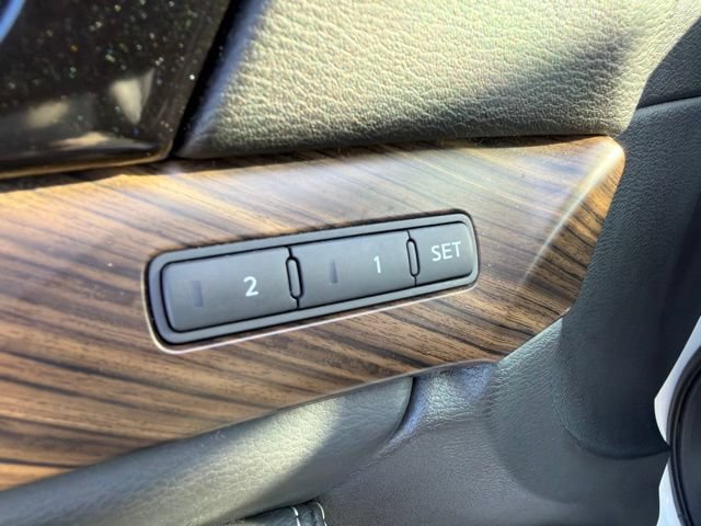 Used 2016 Nissan Maxima Platinum FWD image 20