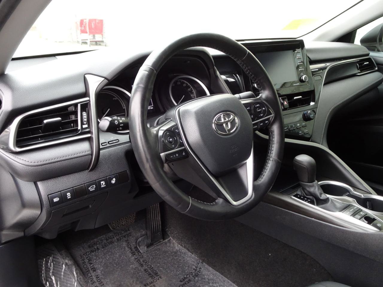 Used 2022 Toyota Camry LE w/ Cold Weather Package image 10