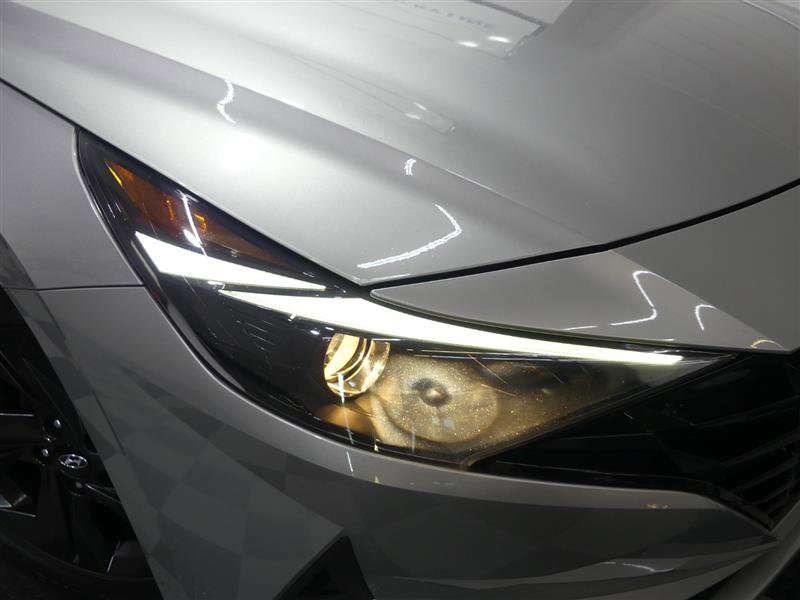 Used 2022 Hyundai Elantra SEL w/ Preferred Accessory Package image 11