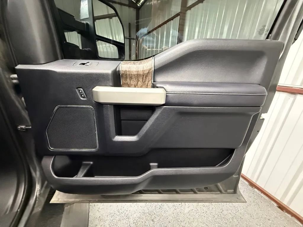 Used 2017 Ford F250 Lariat w/ Chrome Package image 11
