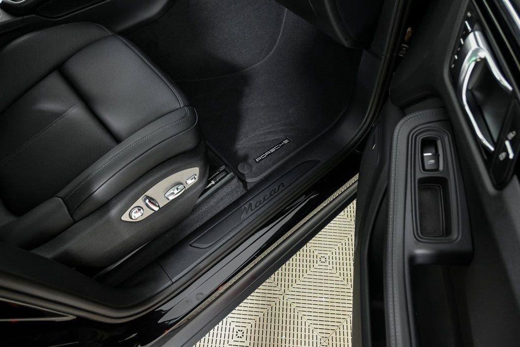 New 2026 Porsche Macan AWD/4WD image 25