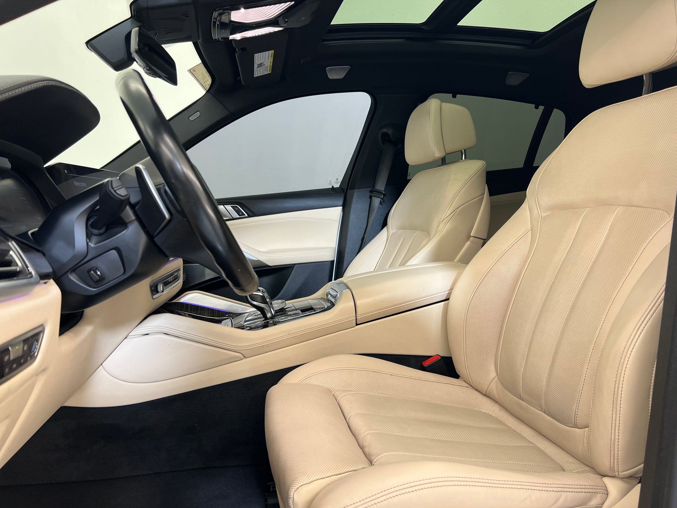 Used 2022 BMW X6 M50i w/ Executive Package image 5