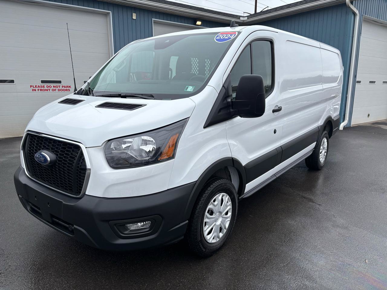 Used 2024 Ford Transit 250 Low Roof w/ Exterior Upgrade Package RWD image 1