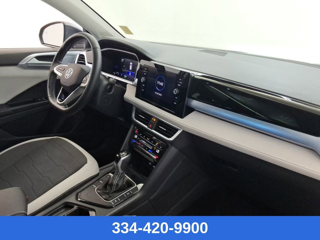 Used 2025 Volkswagen Taos SE w/ Panoramic Sunroof Package image 23
