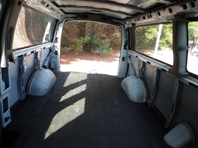 Used 2010 Chevrolet Express 2500 Extended w/ Preferred Equipment Group RWD image 10