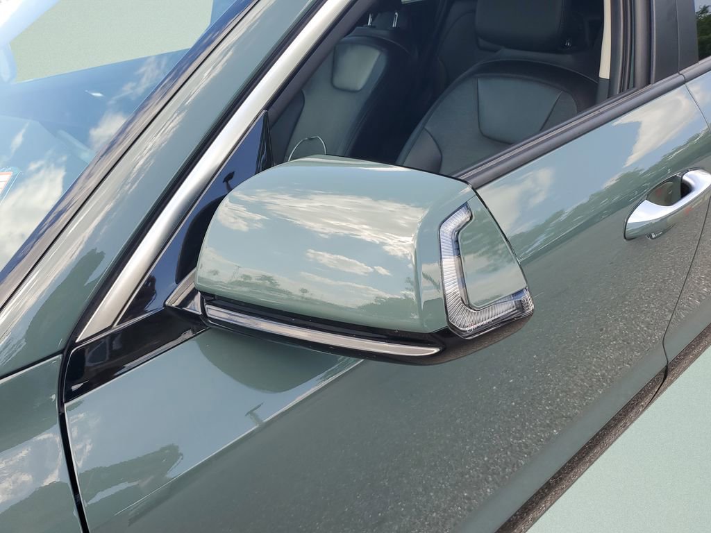 Used 2023 Kia Niro SX Touring image 27