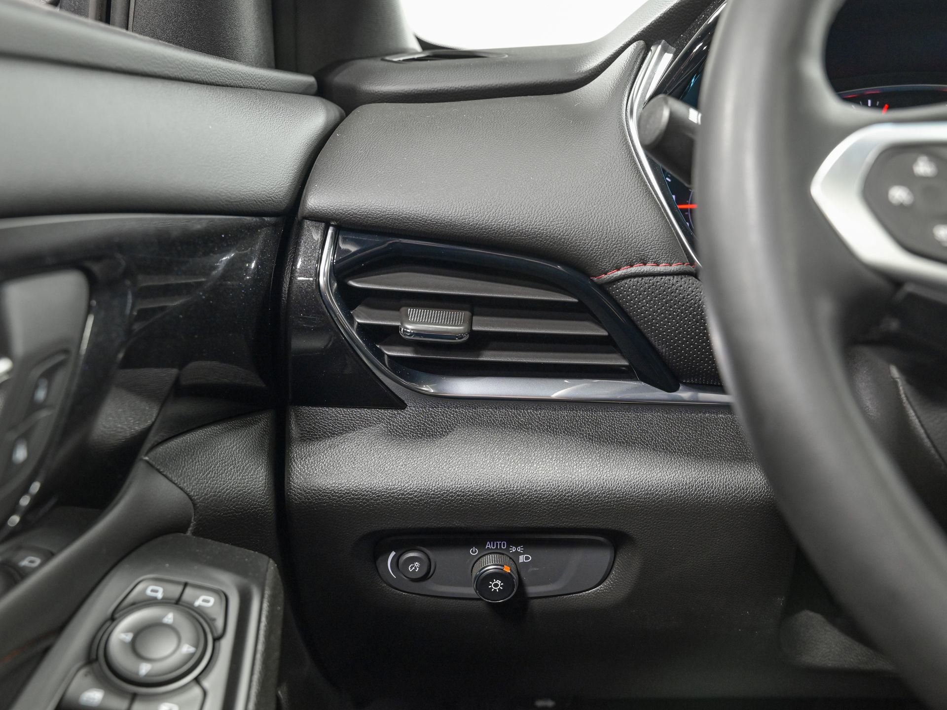 Used 2023 Chevrolet Traverse RS w/ LPO, Floor Liner Package AWD/4WD image 18