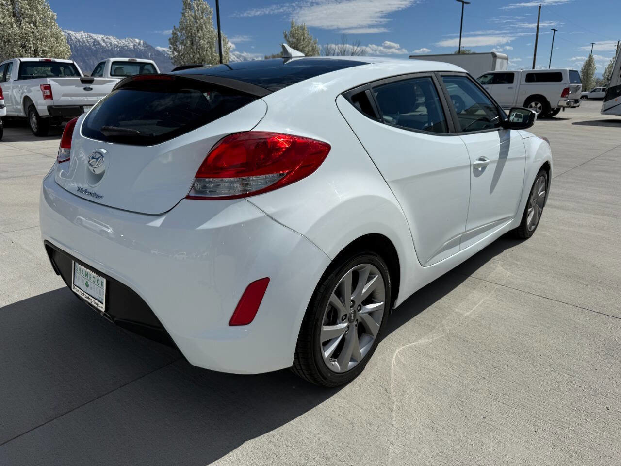 Used 2016 Hyundai Veloster image 3