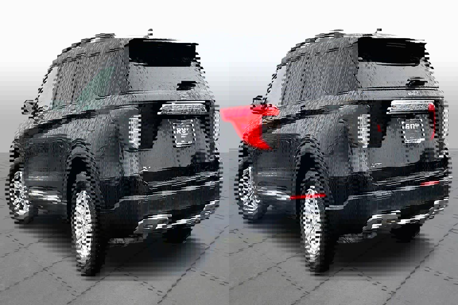 Used 2020 Ford Explorer XLT w/ Equipment Group 202A image 12