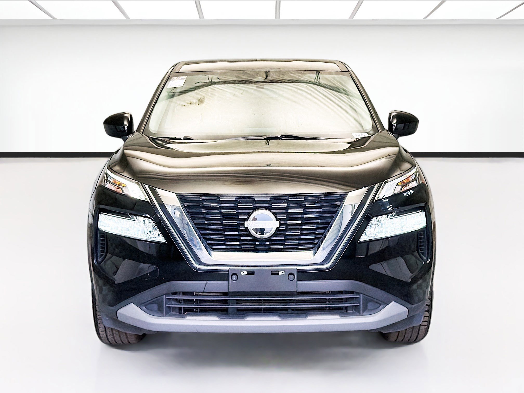 Used 2023 Nissan Rogue SV image 2