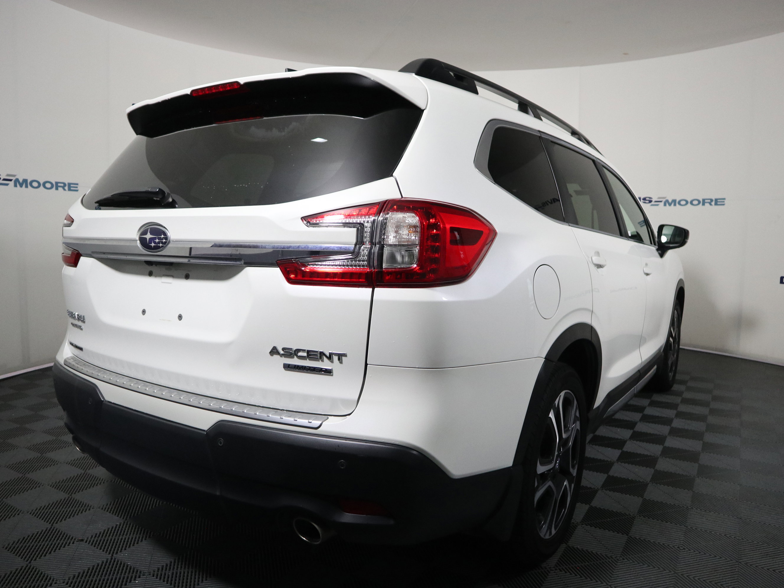 Used 2024 Subaru Ascent Limited w/ Technology Package AWD/4WD image 5