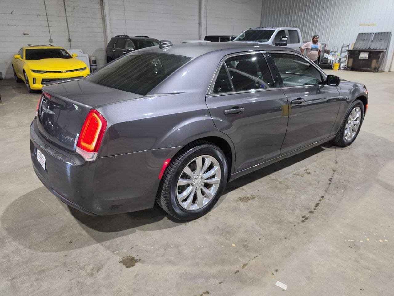 Used 2016 Chrysler 300 Limited AWD/4WD image 15