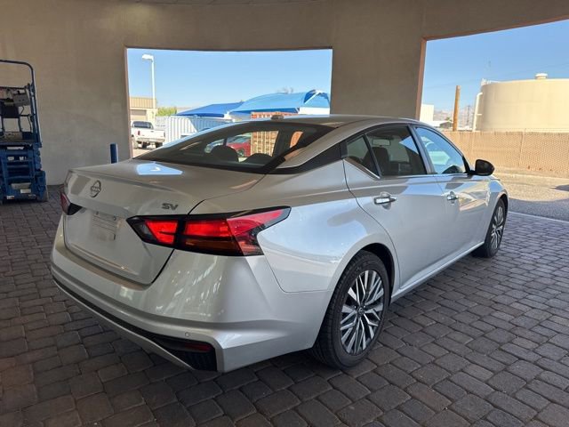 Used 2024 Nissan Altima 2.5 SV image 5