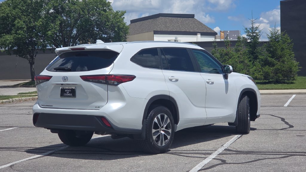 Used 2023 Toyota Highlander XLE FWD image 8