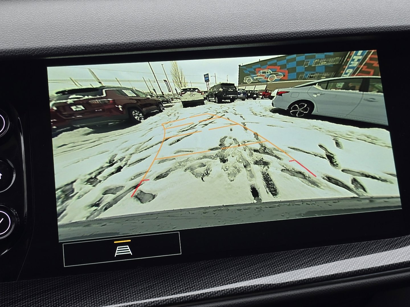 Used 2023 Buick Envision Essence image 3