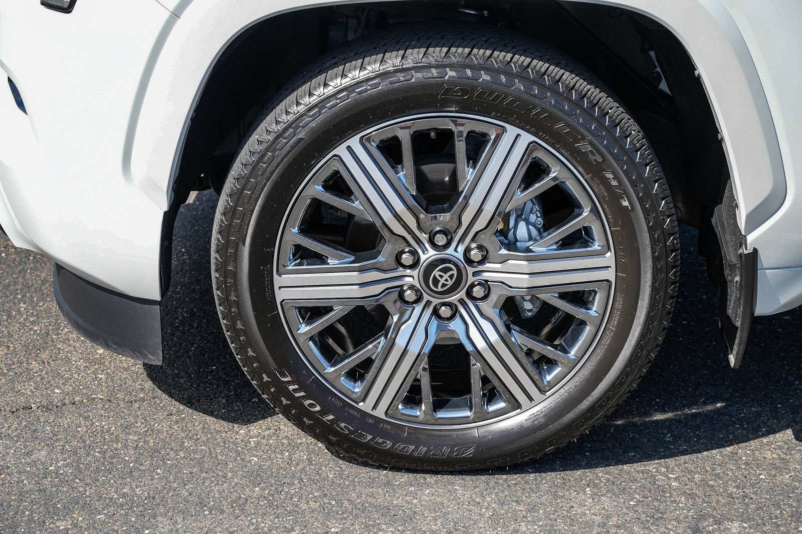 Used 2025 Toyota Sequoia Capstone AWD/4WD image 9