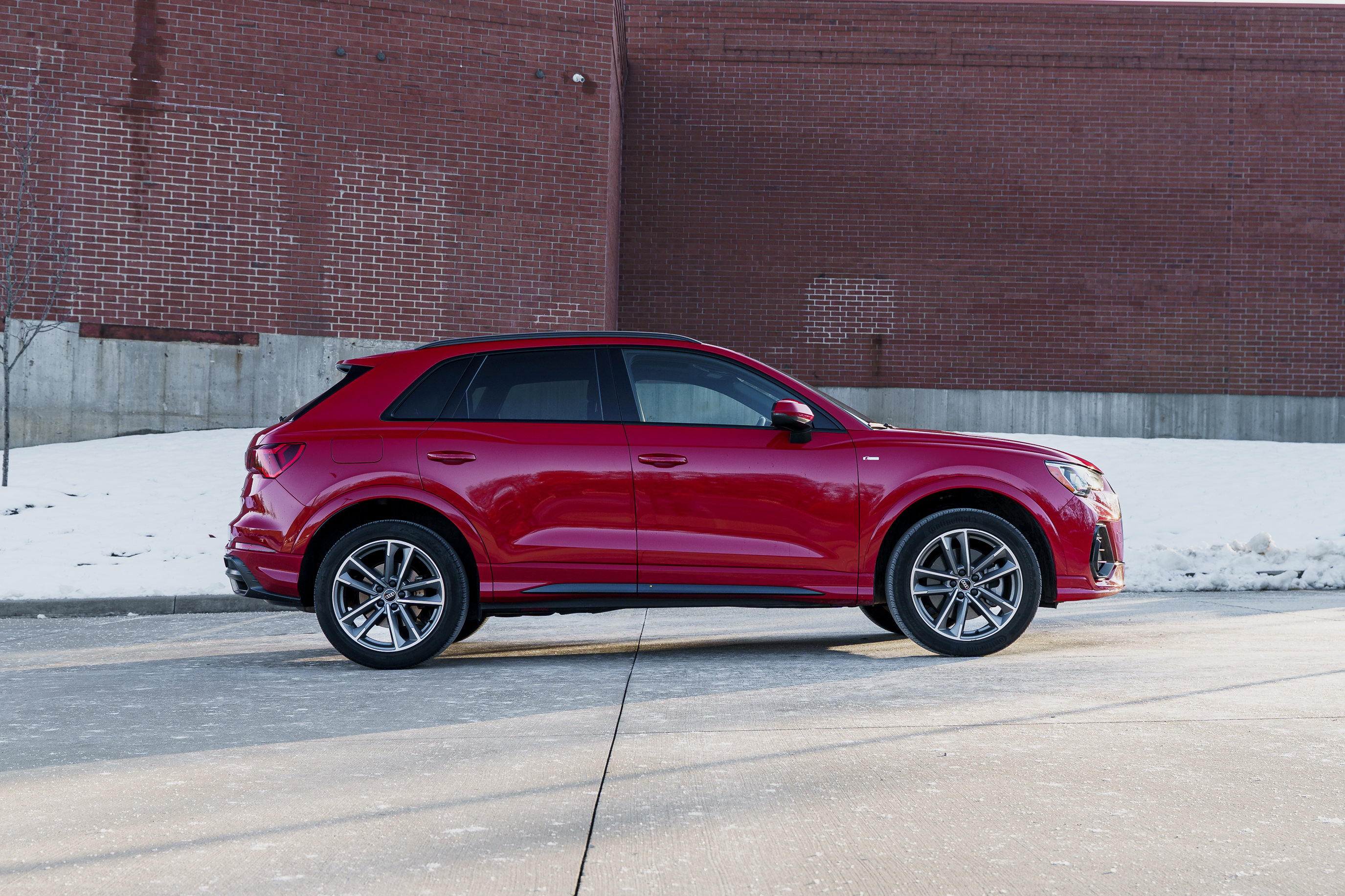 Used 2022 Audi Q3 2.0T Premium w/ Black Optic Sport Package image 3