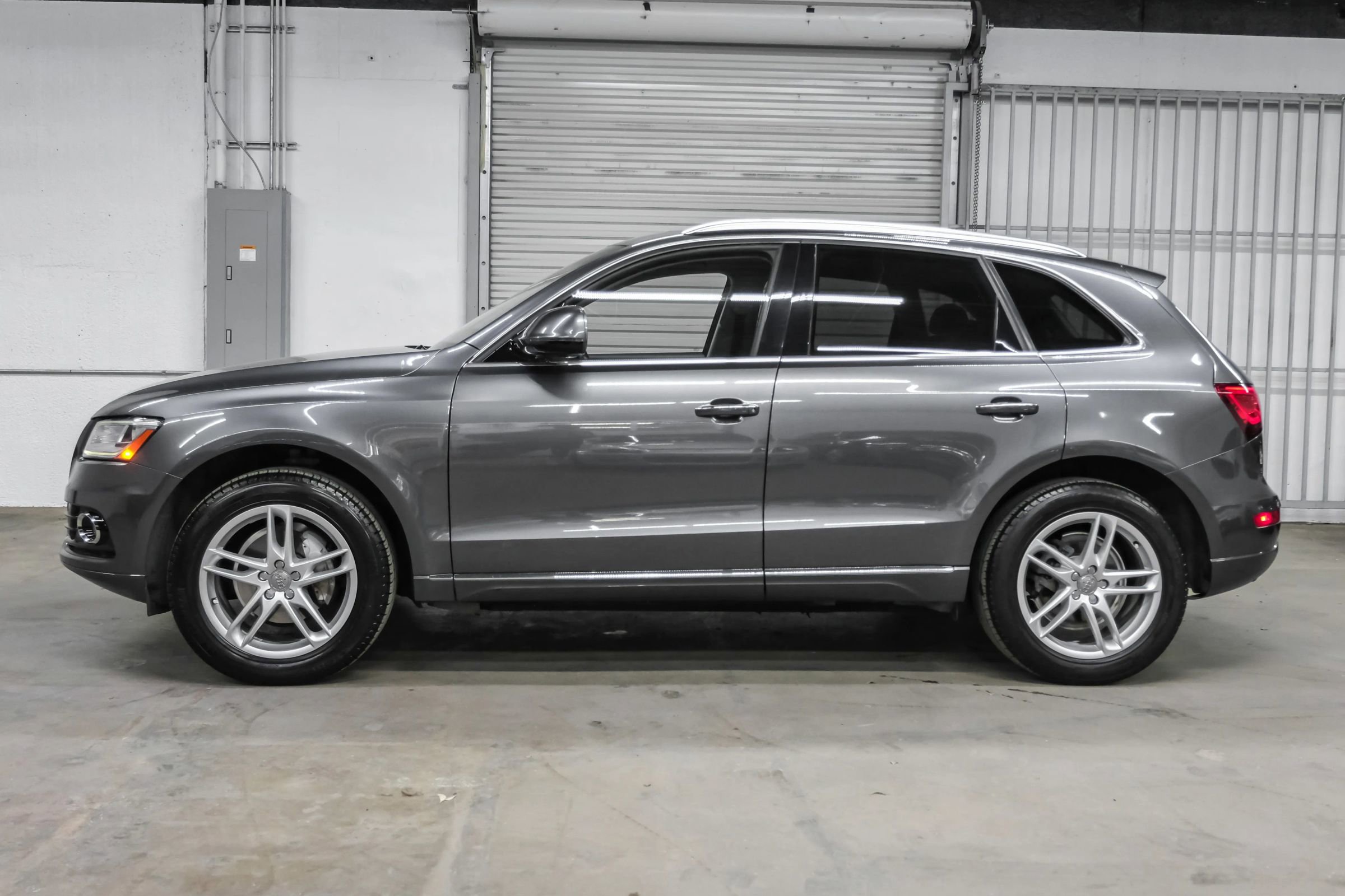 Used 2016 Audi Q5 2.0T Premium Plus w/ Technology Package image 12
